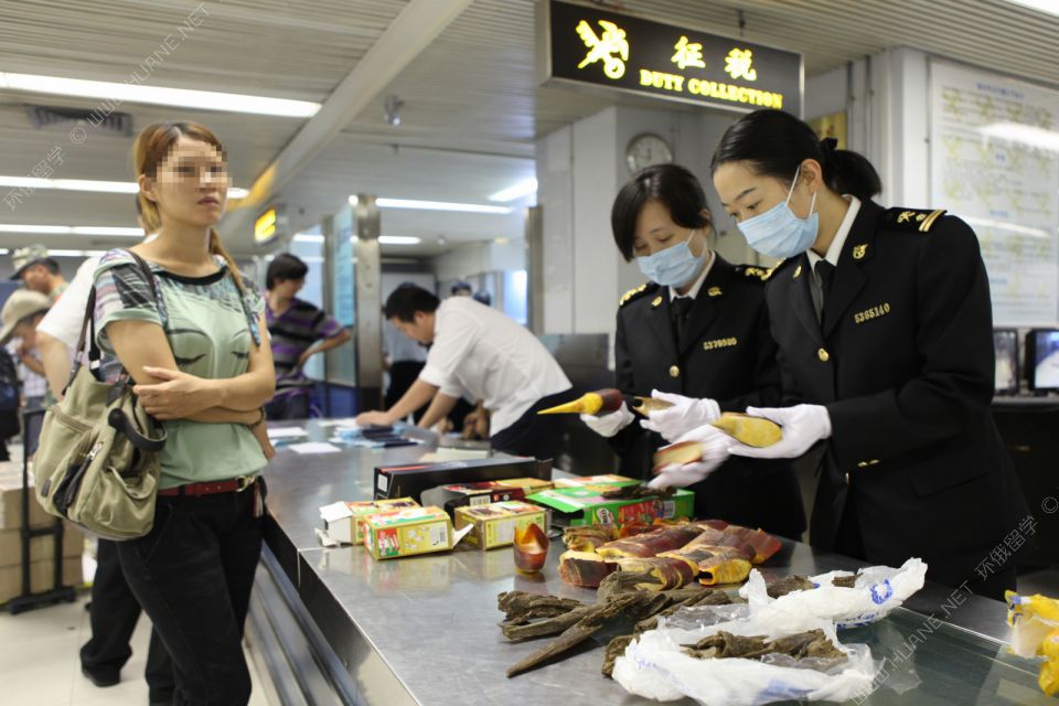 留學人員不要輕易幫人攜帶物品入境，以免被販毒人員利用