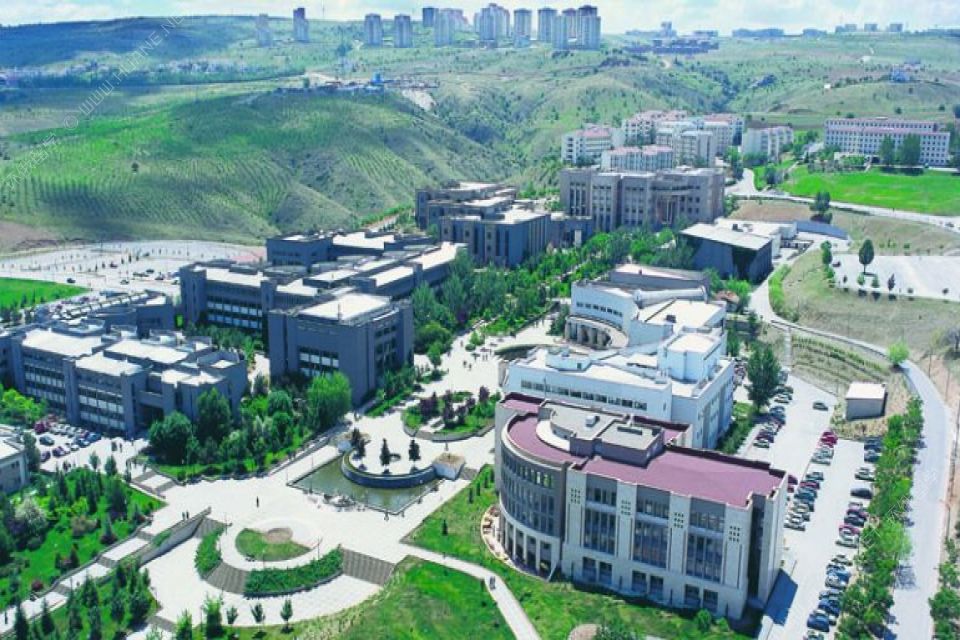比爾肯特大學