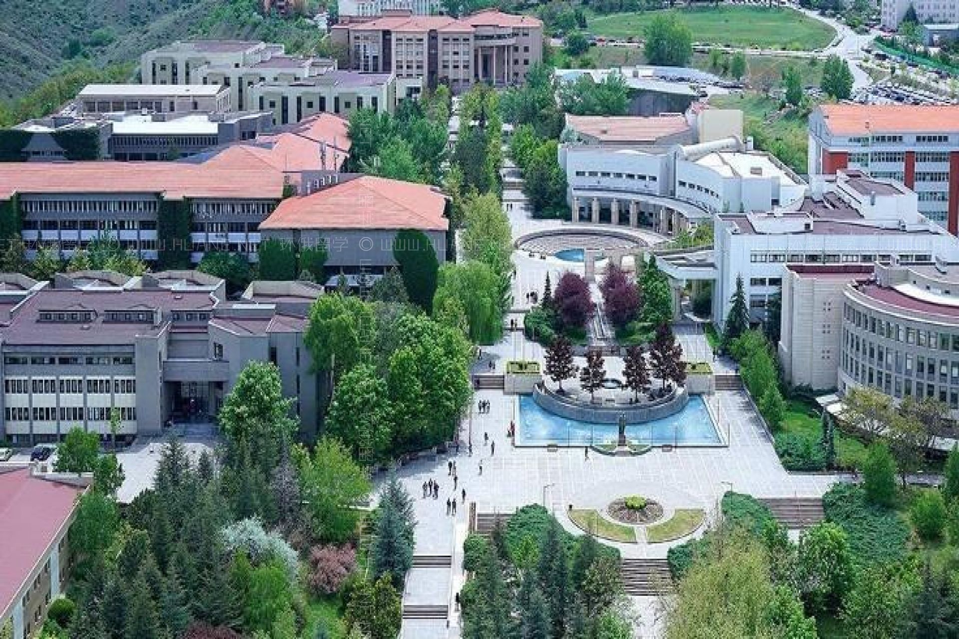 比爾肯特大學