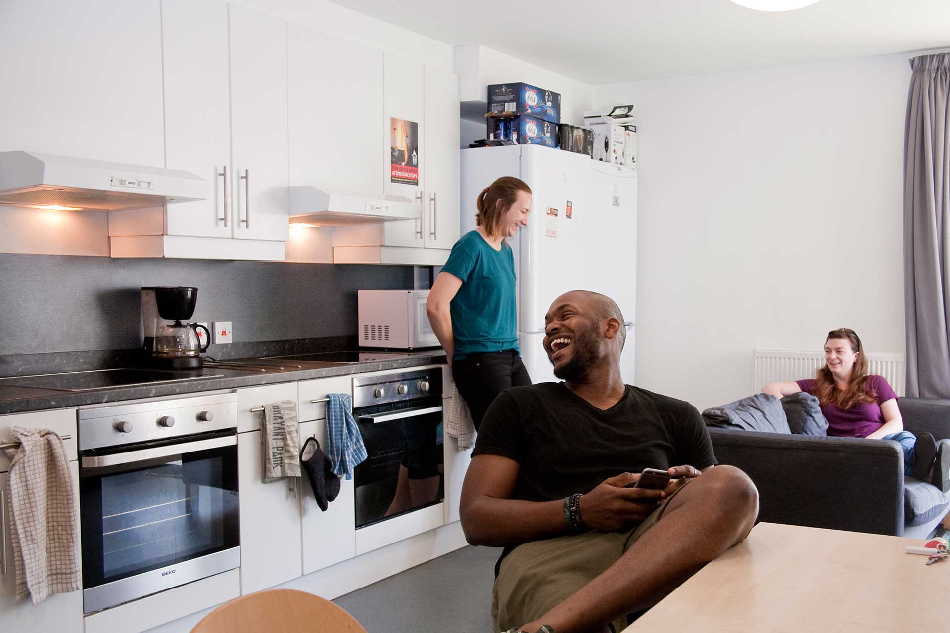 accom-guy-girls-kitchen-iphone.jpg